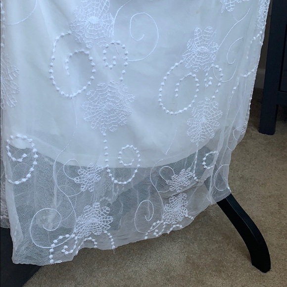 Beautiful White Lace Beach Dress w Crochet Top - Picture 4 of 9